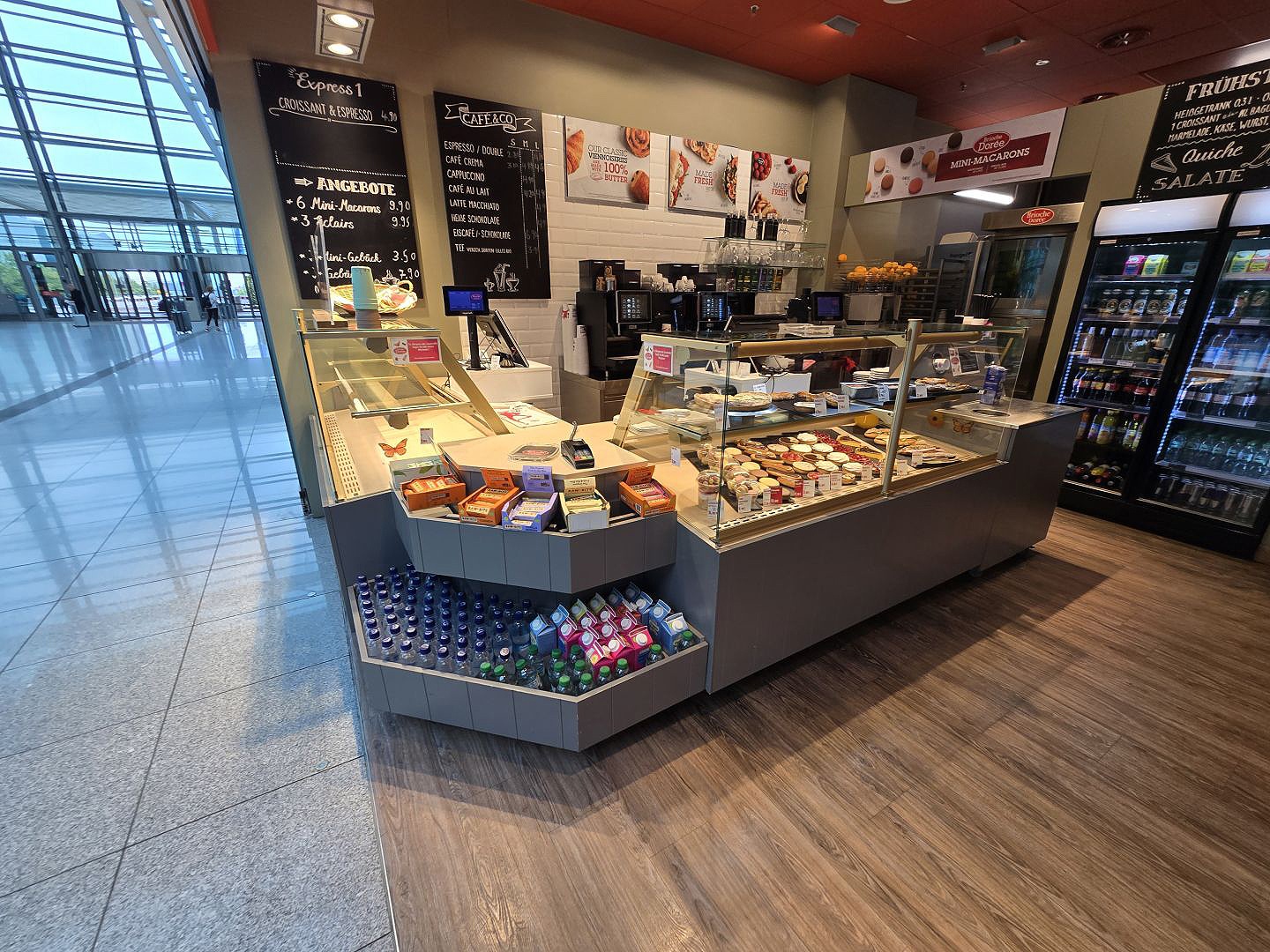 Bäckerei am Flughafen München – Öfen, Kühltechnik, Spültechnik & Gastro-Mobiliar
